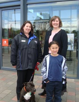 SPCA Tauranga Operations Manager Margaret Rawiri, Bayfair Shopping Centre Marketing Manager Nina Rivett, Jessie Rawiri (7 years), and Tia the dog.